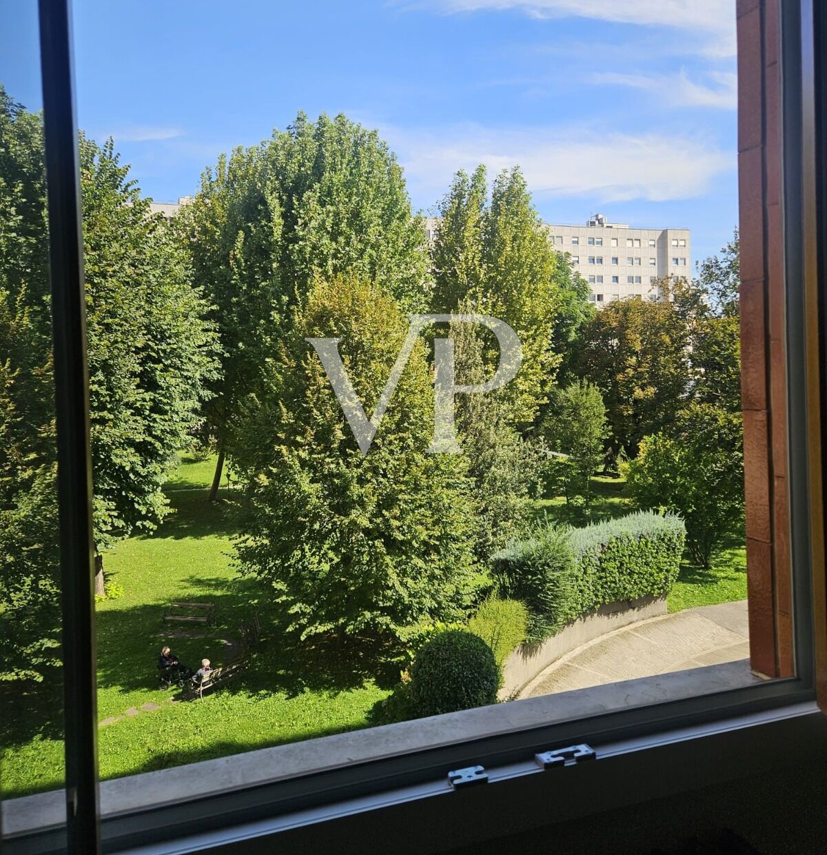 Quadrilocale finemente ristrutturato con due balconi