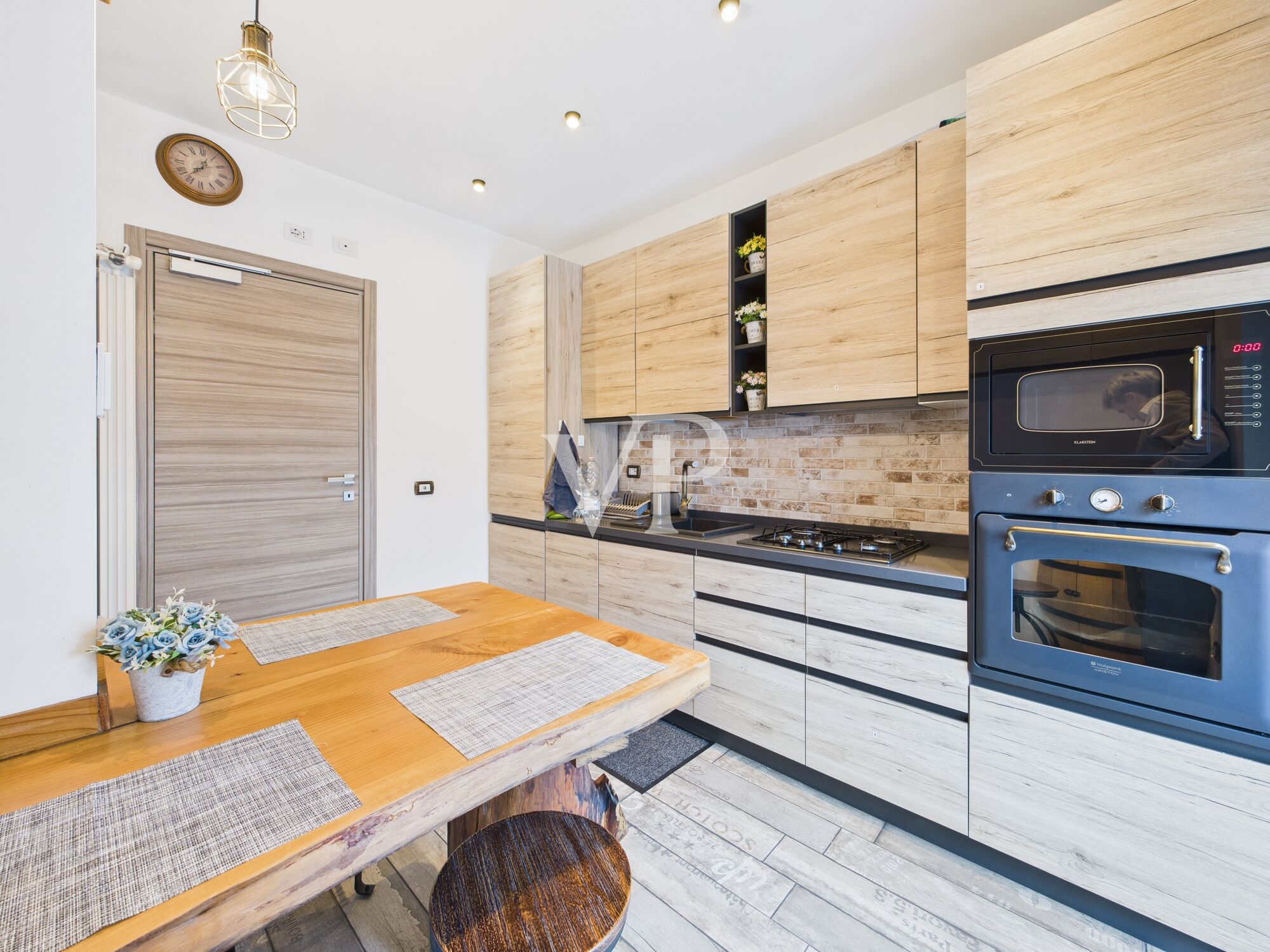 Appartement de quatre pièces finement rénové dans le quartier de l'Uruguay