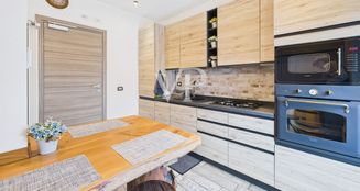 von_poll_real_estate_property_IT252942374_image_7