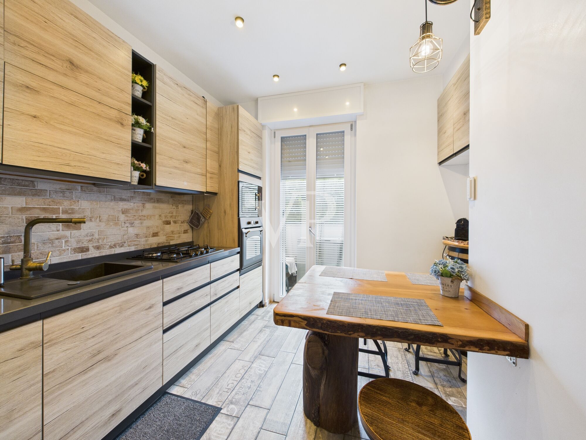 Appartement de quatre pièces finement rénové dans le quartier de l'Uruguay