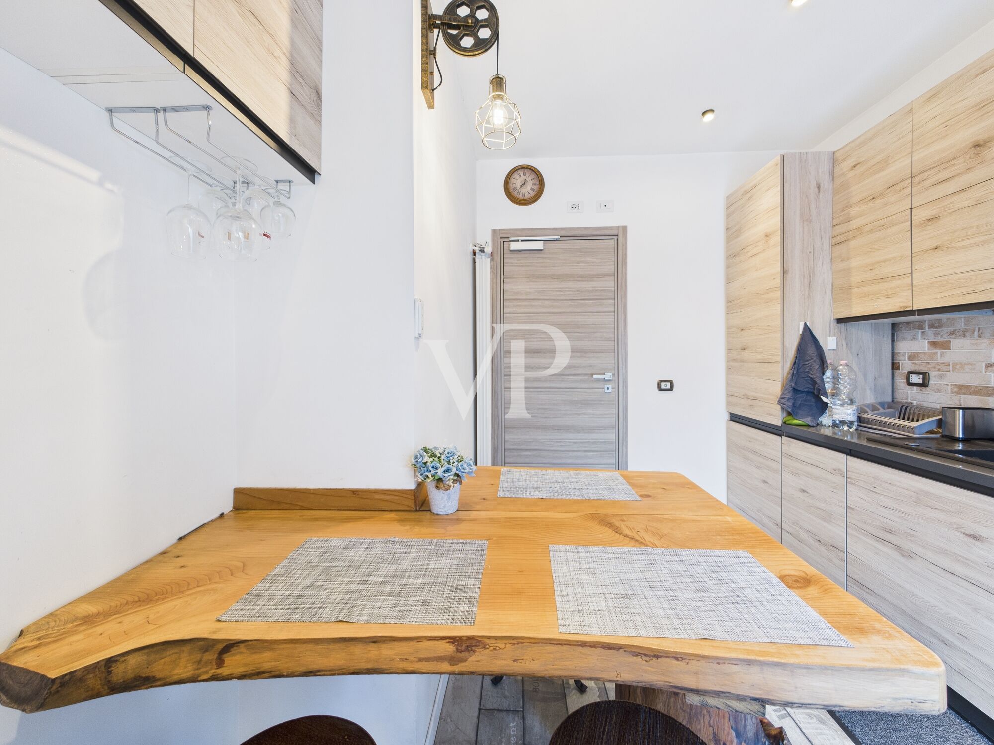 Appartement de quatre pièces finement rénové dans le quartier de l'Uruguay