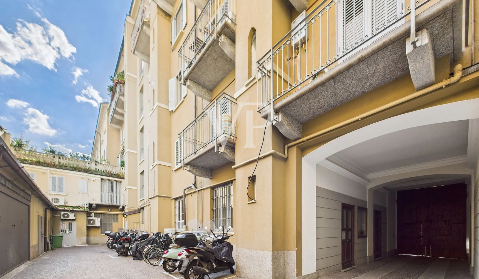 Cortile interno e box