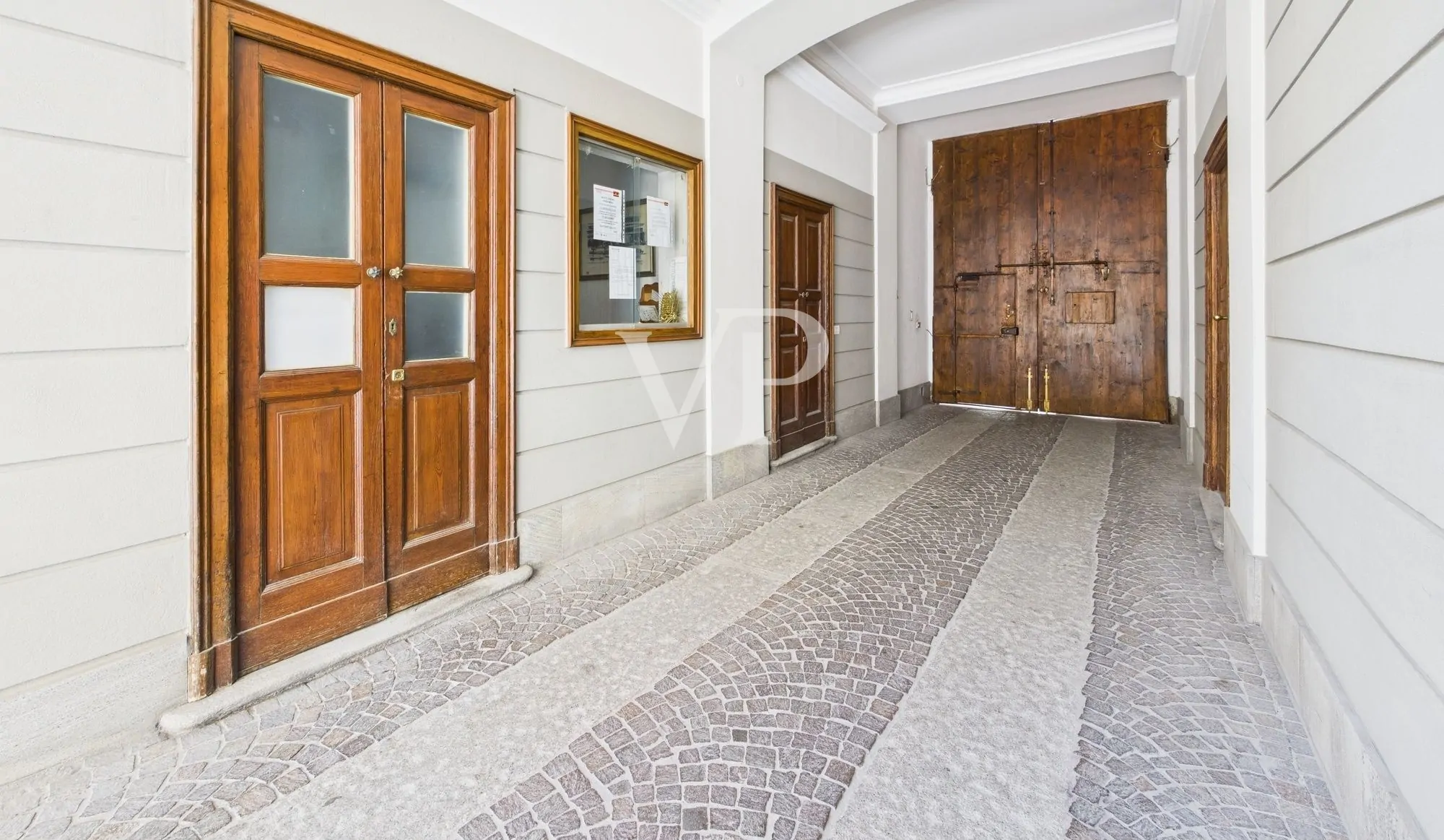 Ingresso stabile e portineria