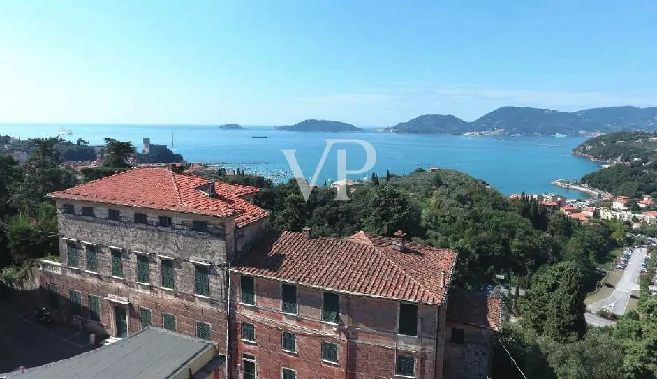 Historische Villa mit Meerblick und Garten in Lerici - 1400 Quadratmeter Luxus und Kunst