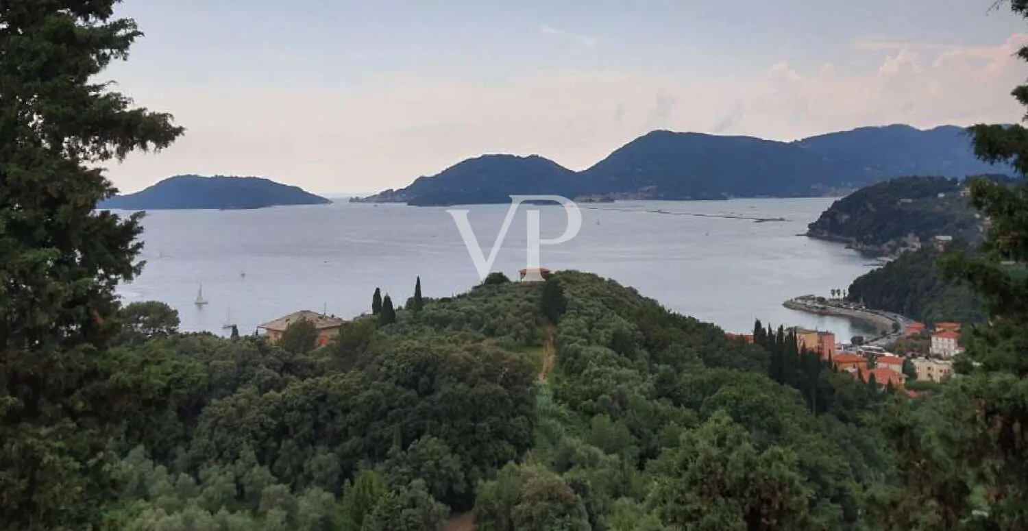 Historische Villa mit Meerblick und Garten in Lerici - 1400 Quadratmeter Luxus und Kunst
