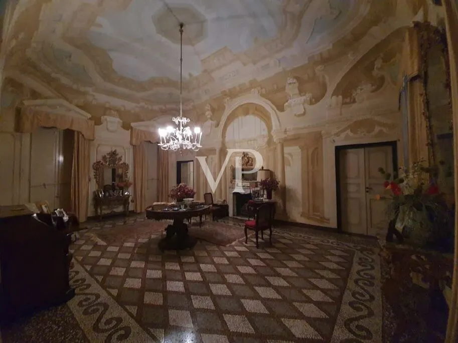 Historische Villa mit Meerblick und Garten in Lerici - 1400 Quadratmeter Luxus und Kunst