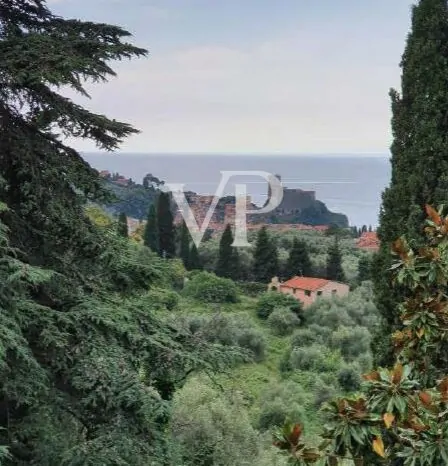 Historische Villa mit Meerblick und Garten in Lerici - 1400 Quadratmeter Luxus und Kunst