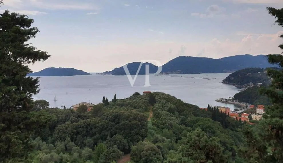 Historische Villa mit Meerblick und Garten in Lerici - 1400 Quadratmeter Luxus und Kunst
