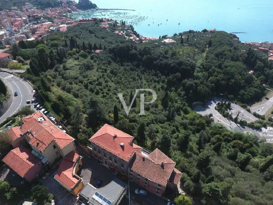 Historische Villa mit Meerblick und Garten in Lerici - 1400 Quadratmeter Luxus und Kunst