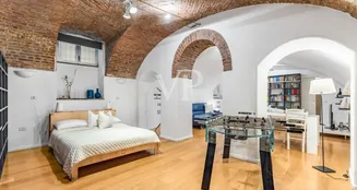 von_poll_real_estate_property_IT252942401_image_0