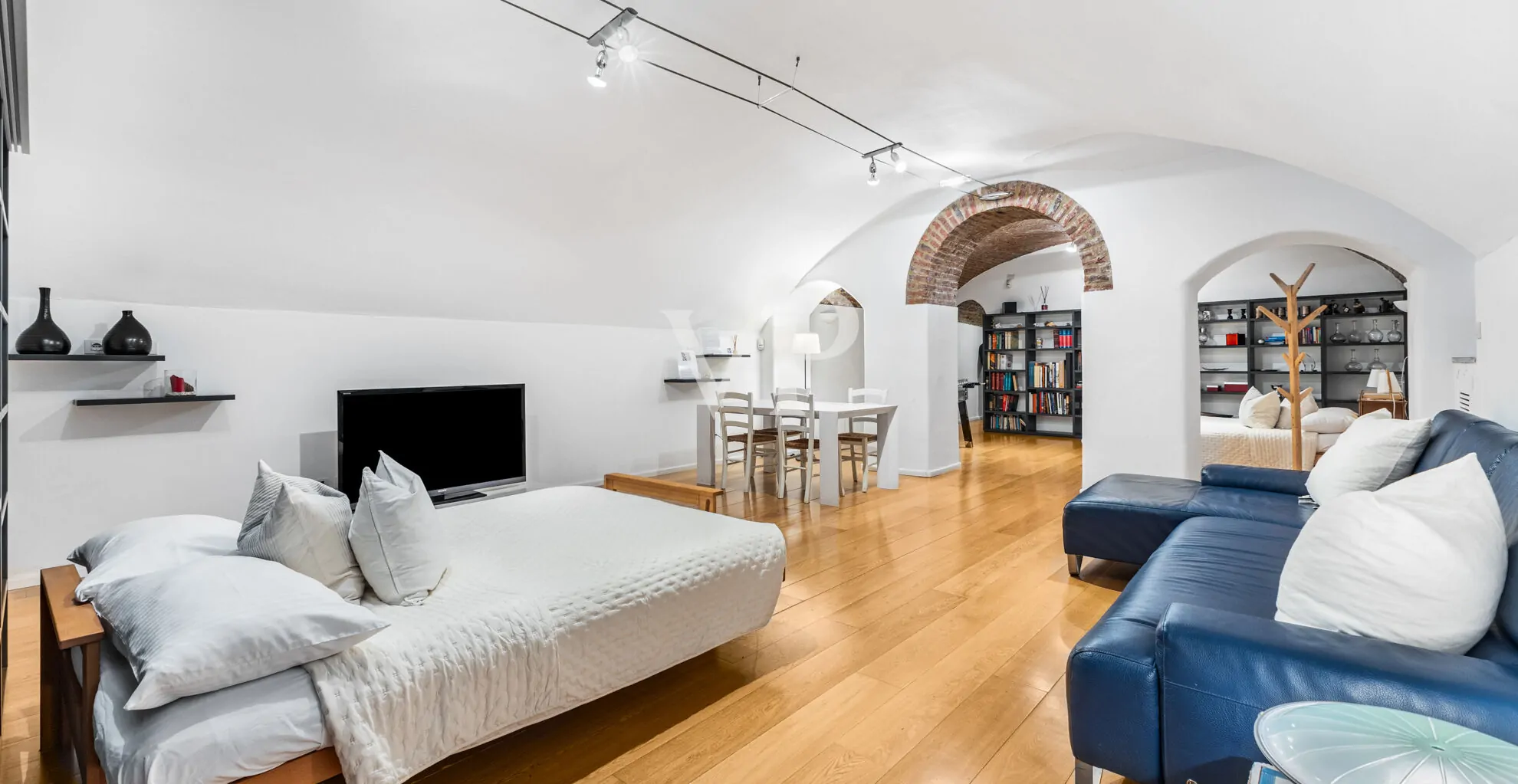 Spacious open space loft completely renovated