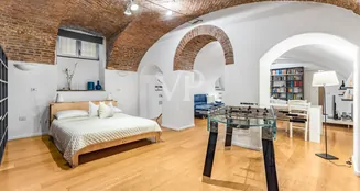 von_poll_real_estate_property_IT252942401_image_1