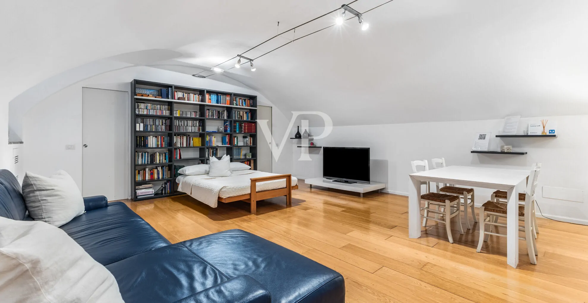 Spacious open space loft completely renovated