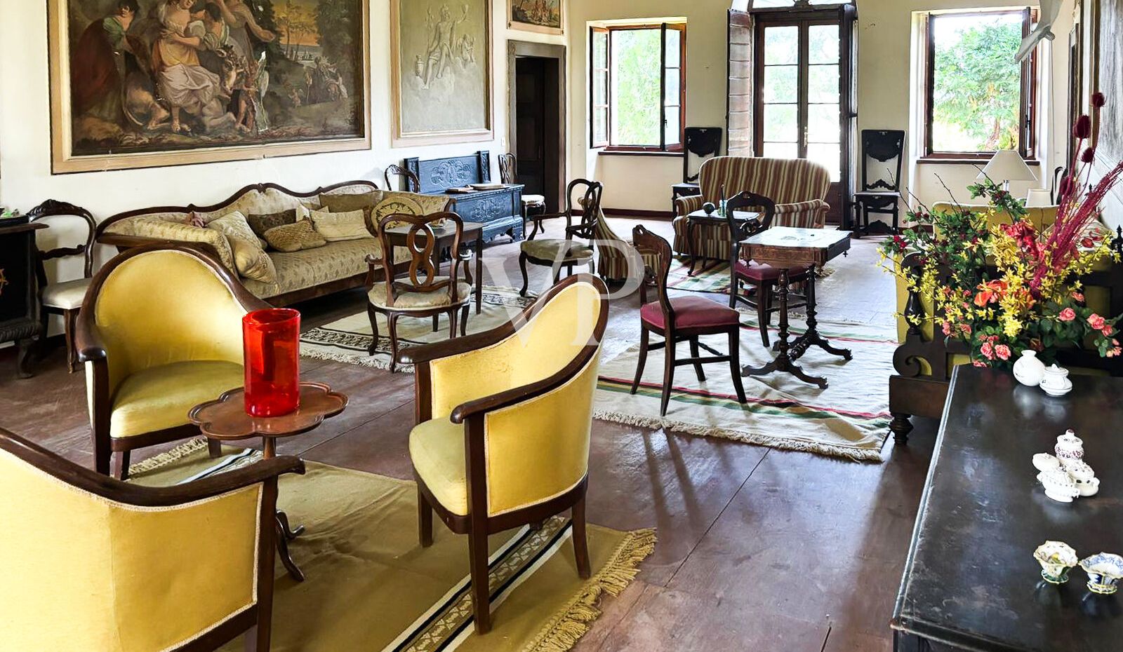 Villa Marzona - Haus mit Grundstück und historischen Fresken