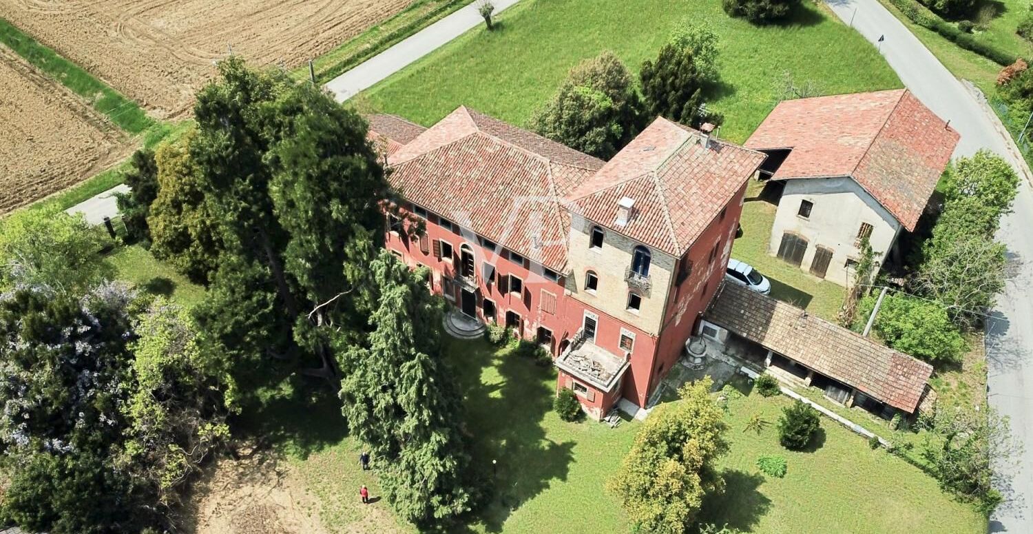 Villa Marzona - Haus mit Grundstück und historischen Fresken