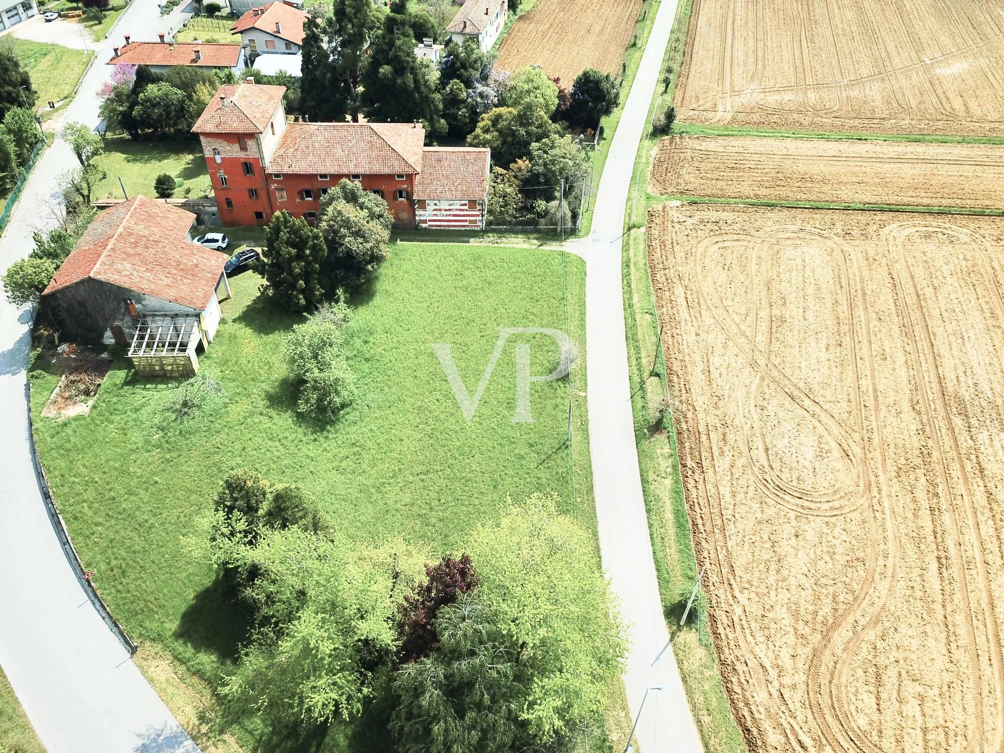 Villa Marzona – Dimora con terreni e affreschi storici