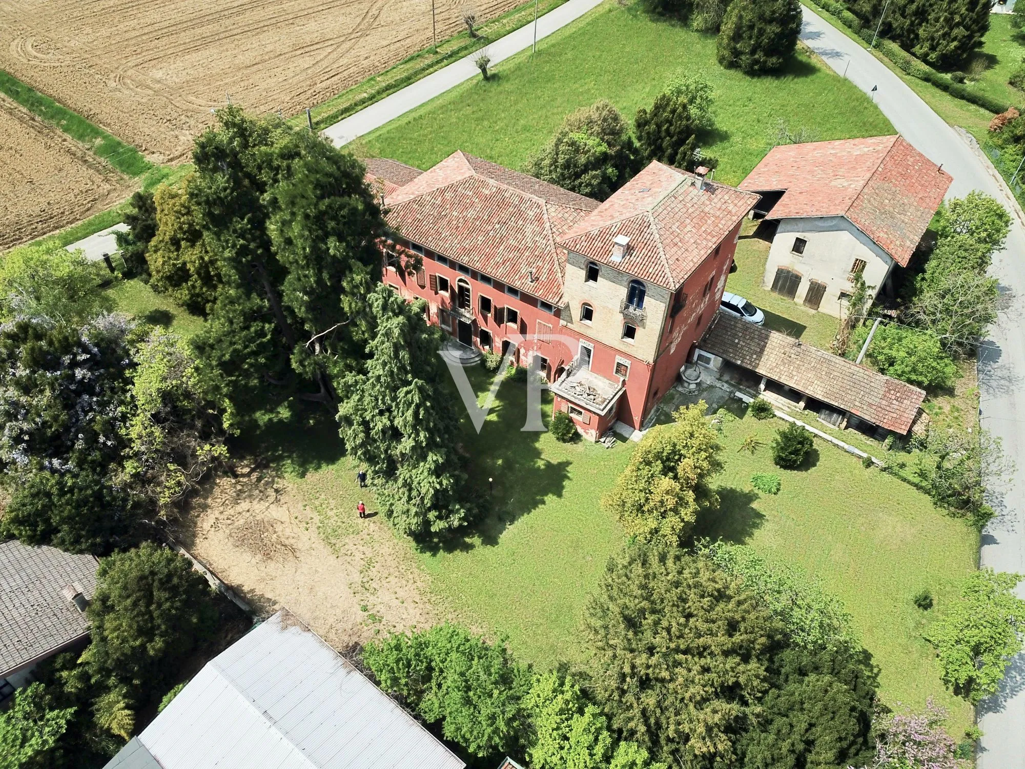 Villa Marzona – Dimora con terreni e affreschi storici