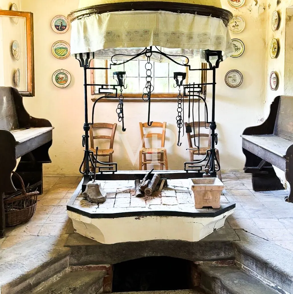 Villa Marzona – Dimora con terreni e affreschi storici