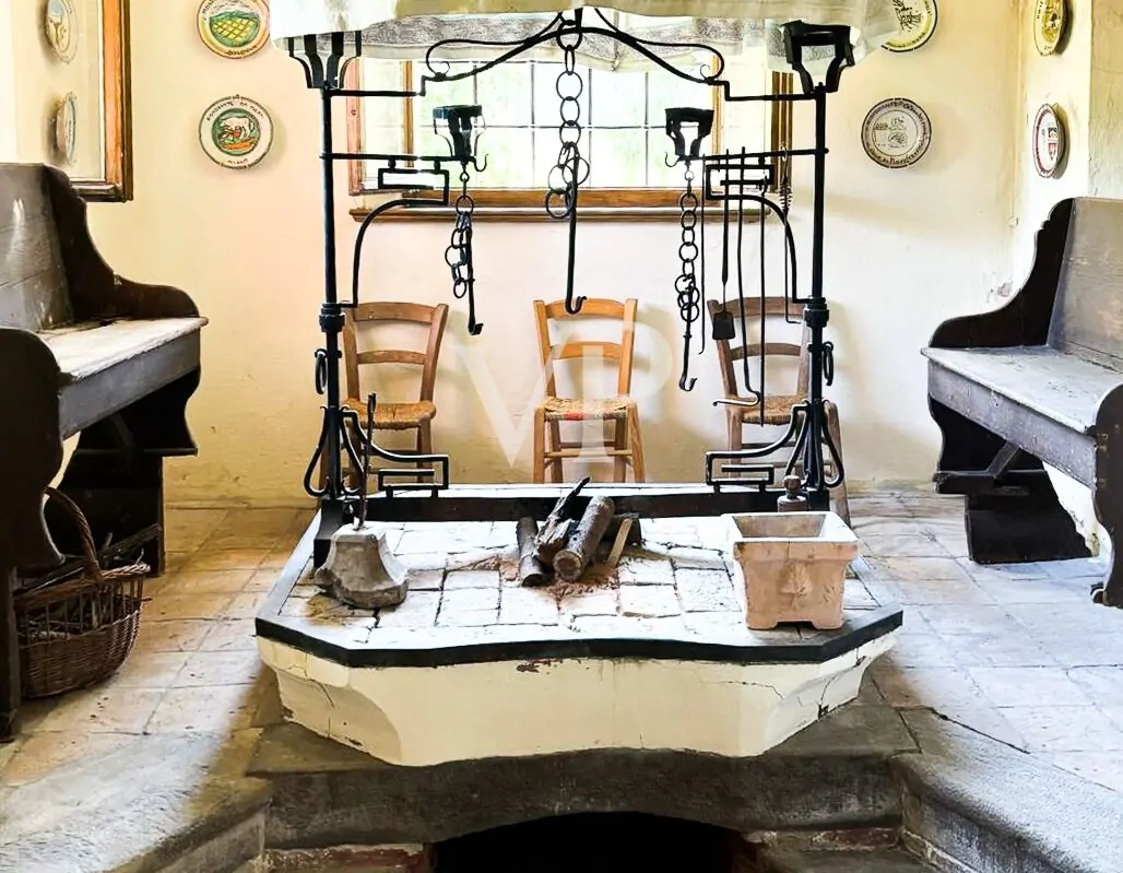 Villa Marzona - Casa con terreno y frescos históricos