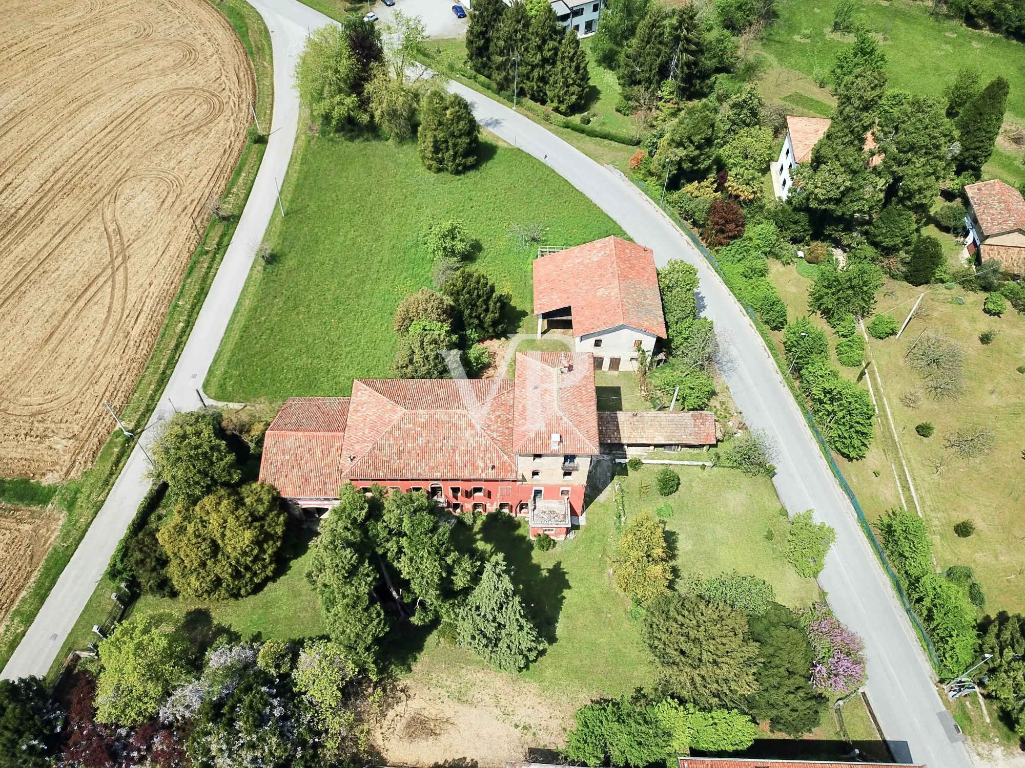 Villa Marzona – Dimora con terreni e affreschi storici
