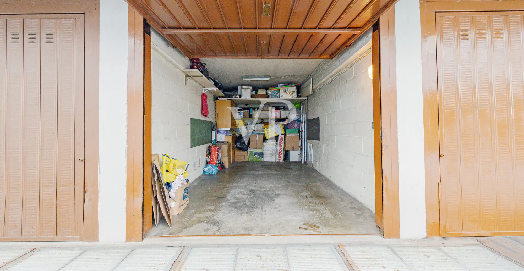 Apartamento de cuatro habitaciones más dos baños, sótano y garaje en la zona del Greco