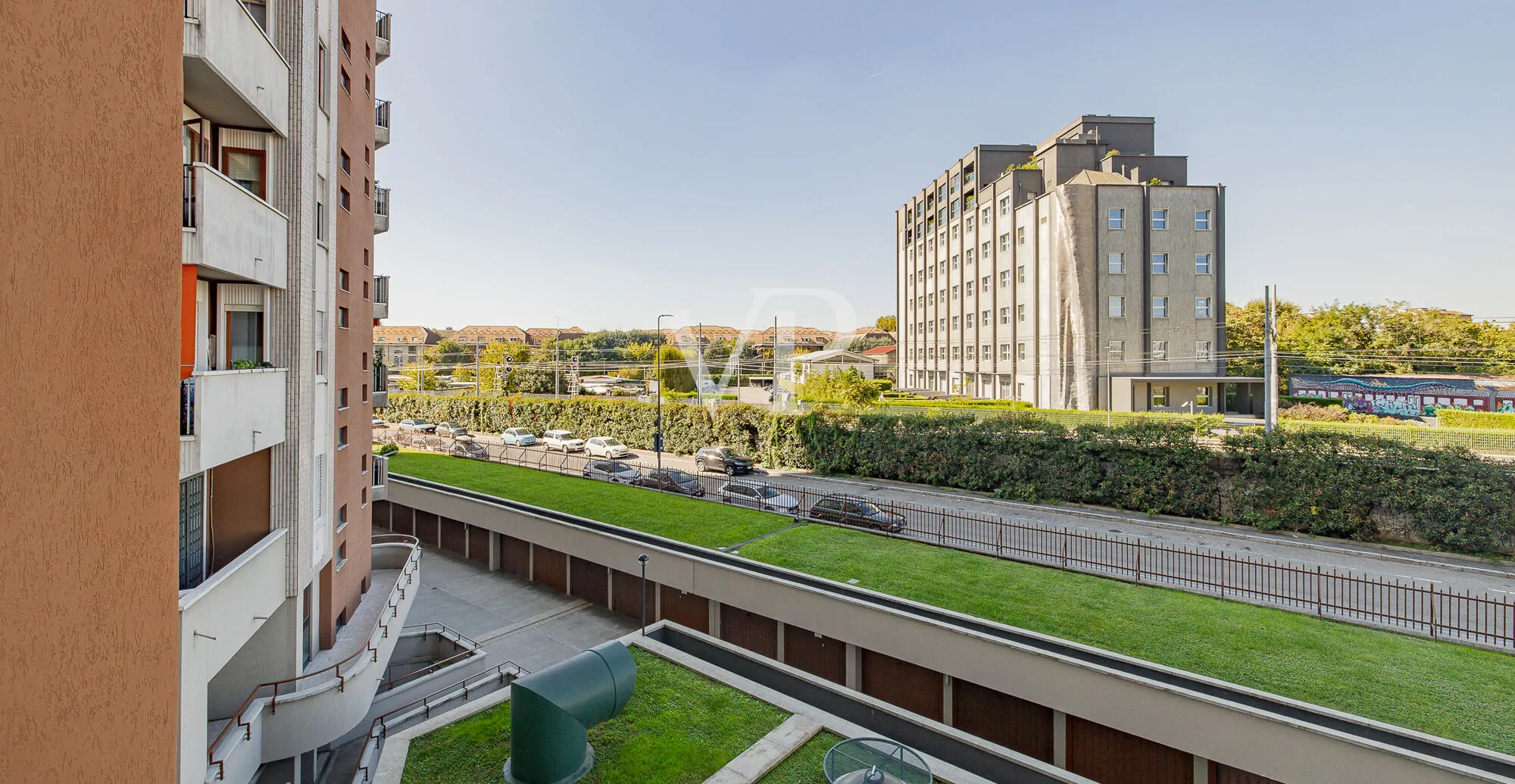 Apartamento de cuatro habitaciones más dos baños, sótano y garaje en la zona del Greco