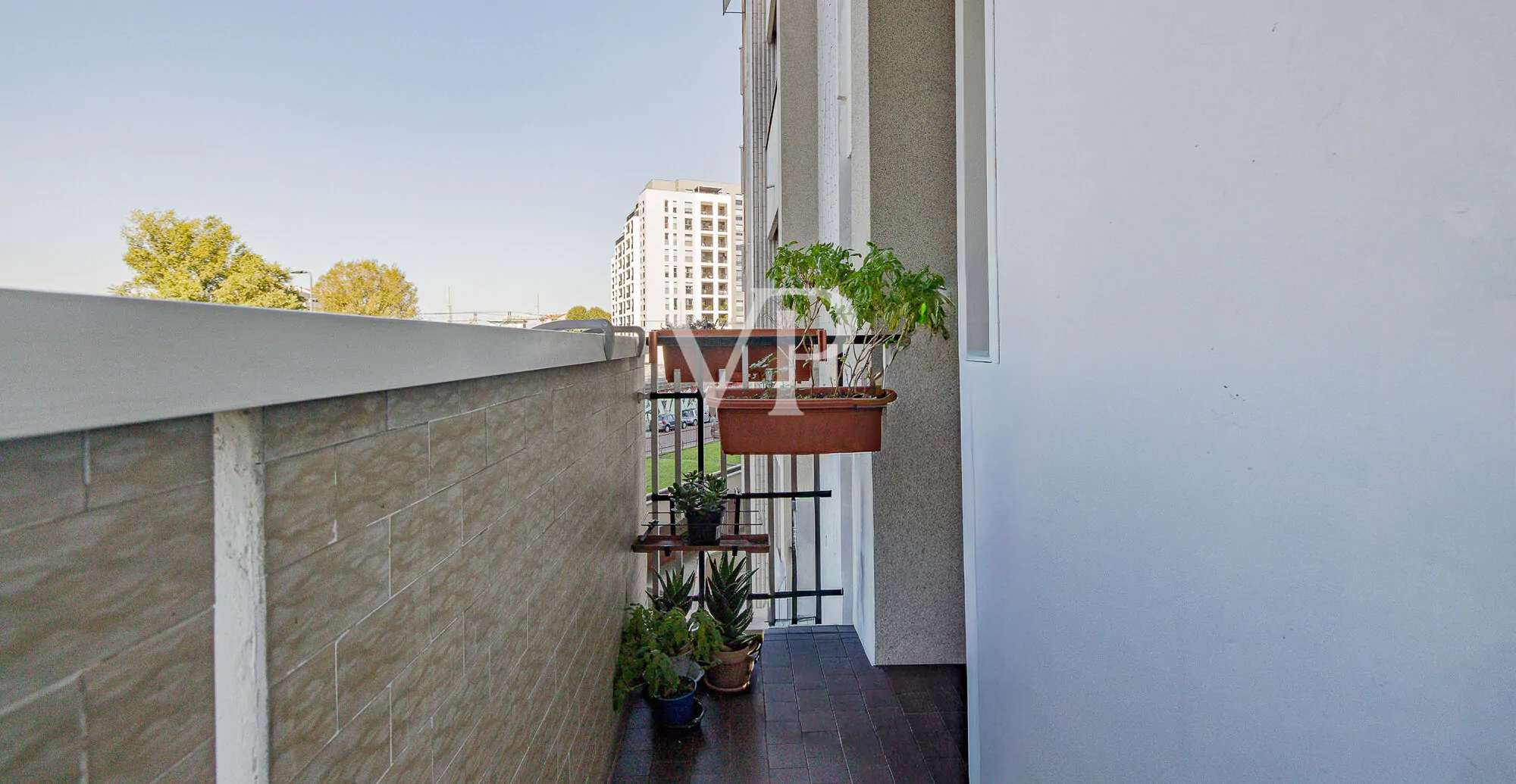 Apartamento de cuatro habitaciones más dos baños, sótano y garaje en la zona del Greco