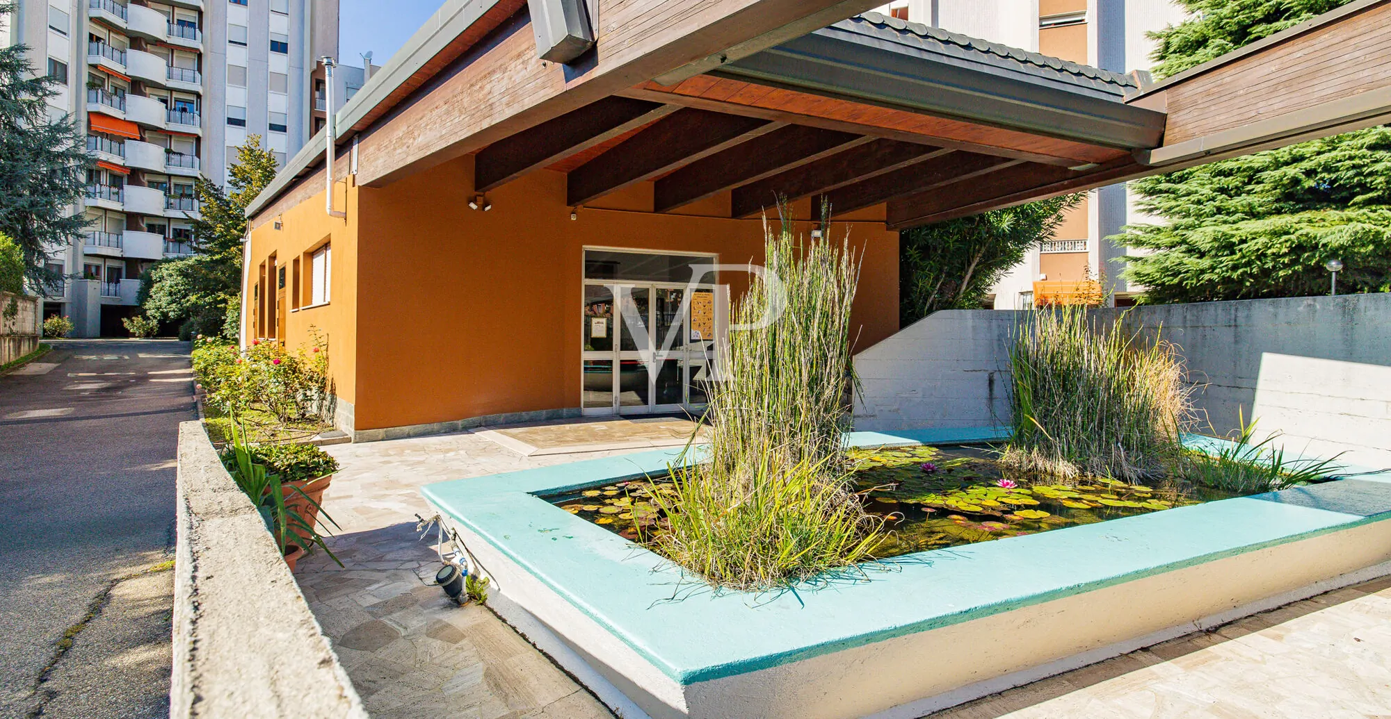 Apartamento de cuatro habitaciones más dos baños, sótano y garaje en la zona del Greco