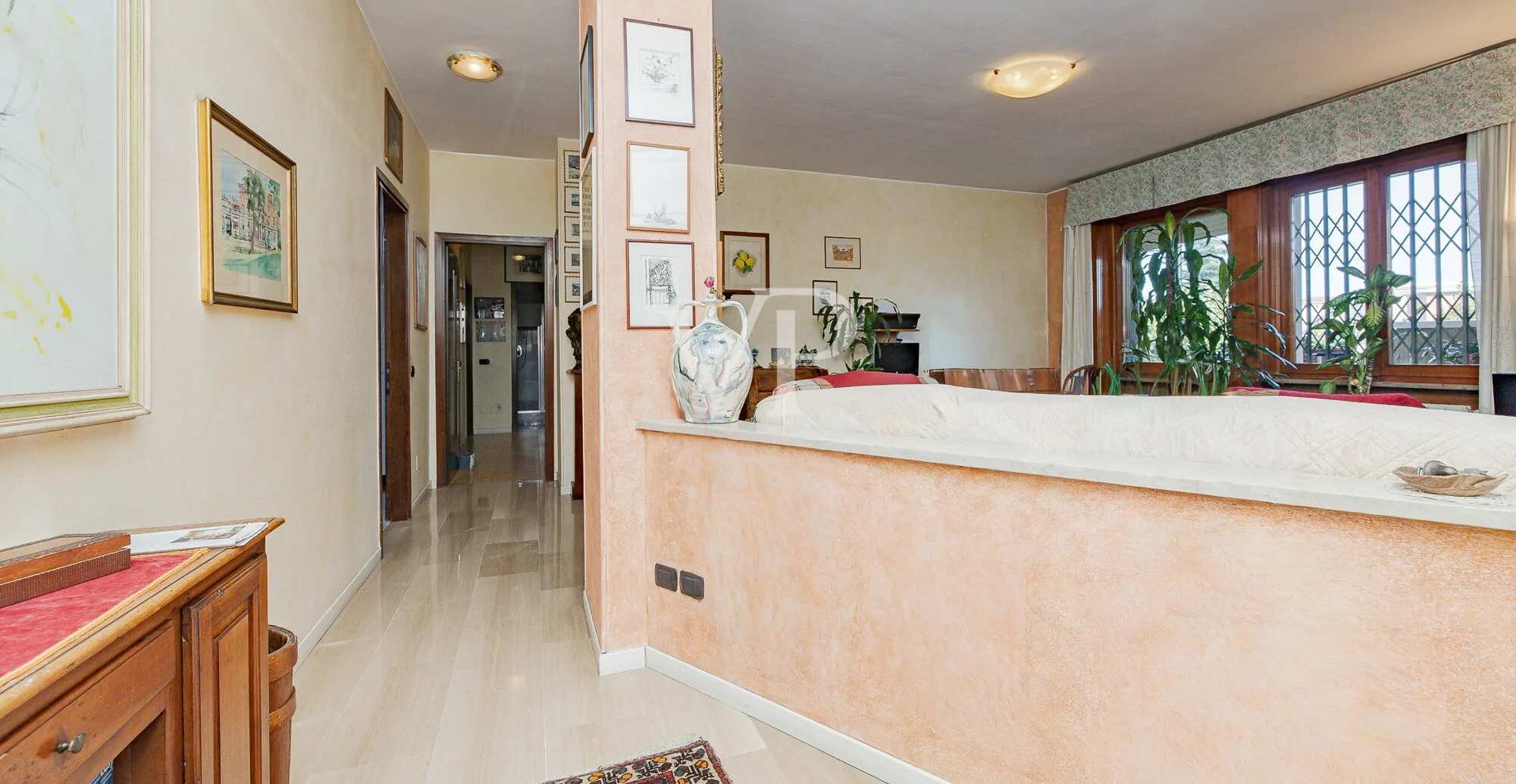 Apartamento de cuatro habitaciones más dos baños, sótano y garaje en la zona del Greco