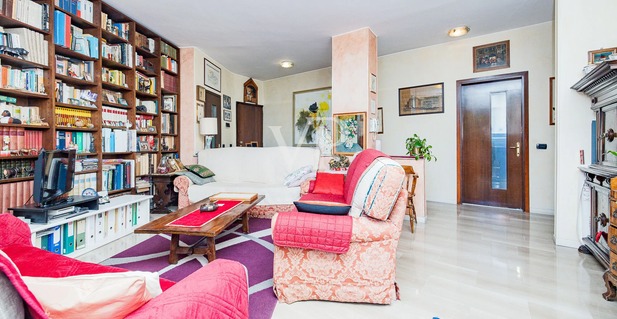 Apartamento de cuatro habitaciones más dos baños, sótano y garaje en la zona del Greco