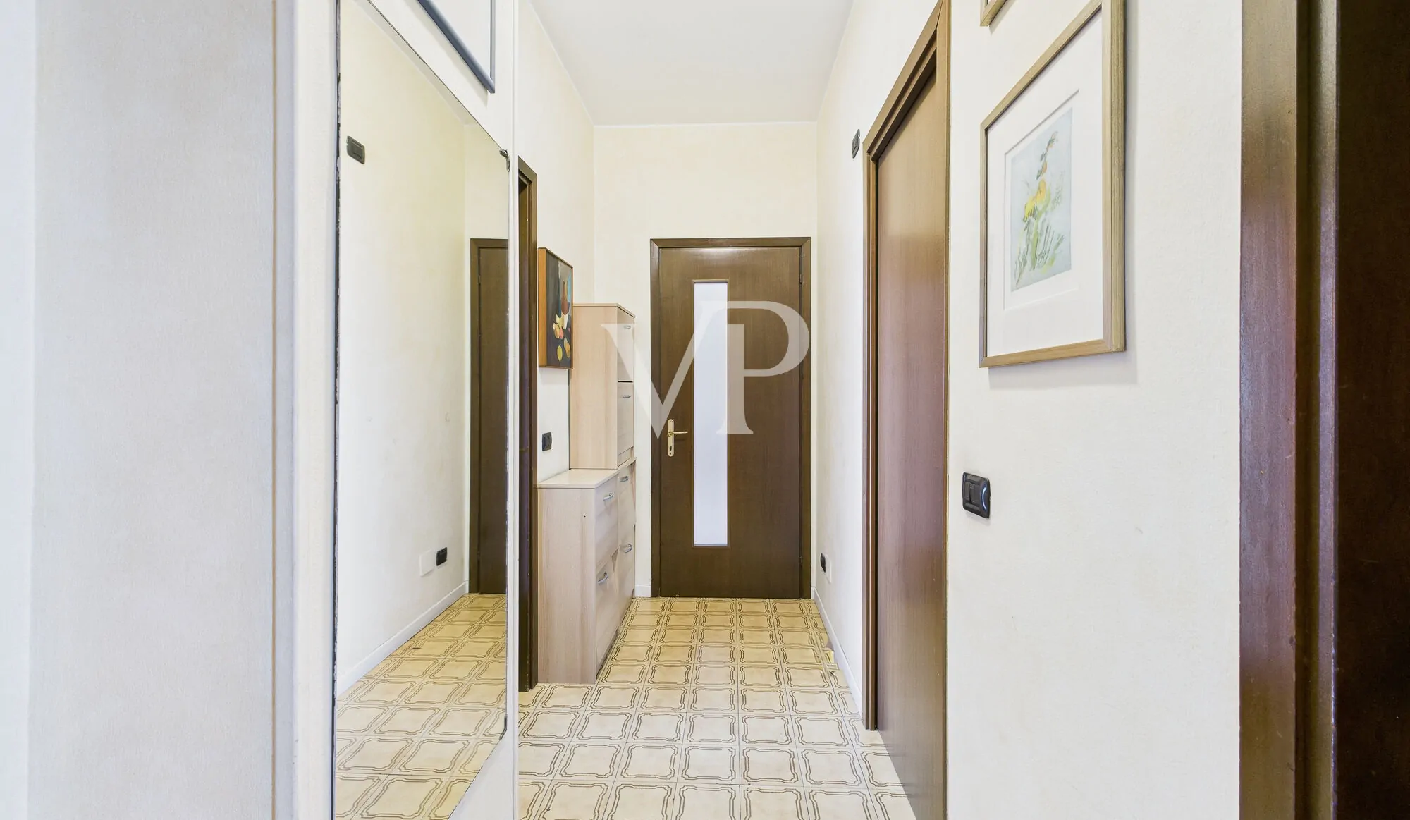 Apartamento de cuatro habitaciones más dos baños, sótano y garaje en la zona del Greco