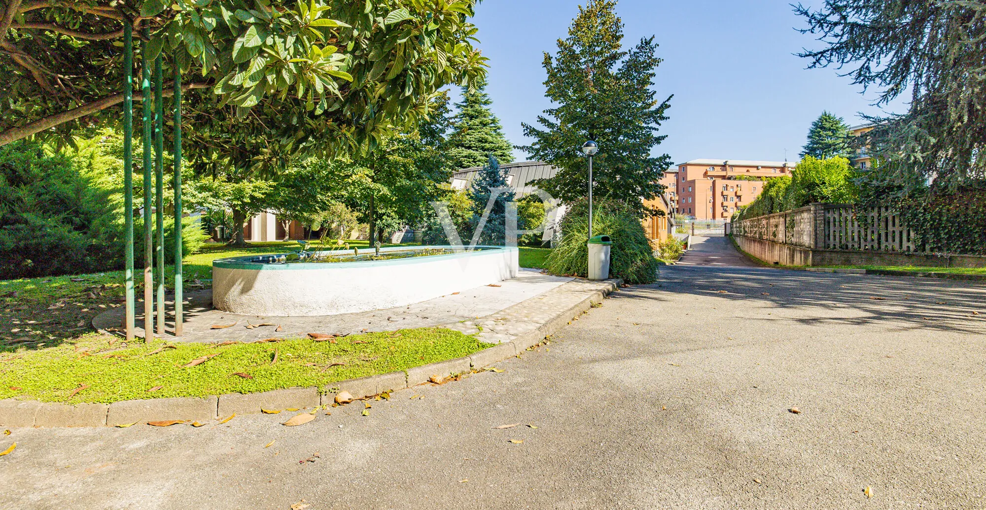 Apartamento de cuatro habitaciones más dos baños, sótano y garaje en la zona del Greco