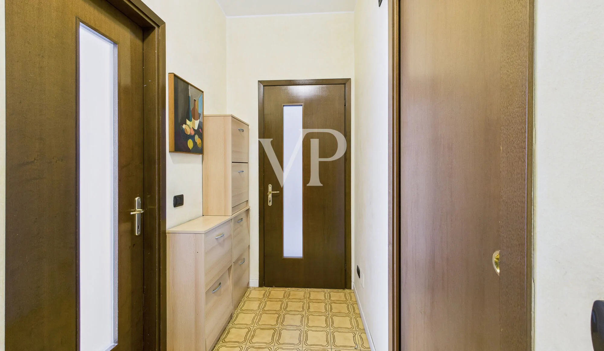 Apartamento de cuatro habitaciones más dos baños, sótano y garaje en la zona del Greco