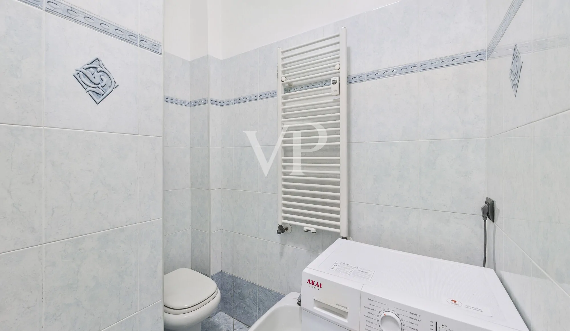 Apartamento de cuatro habitaciones más dos baños, sótano y garaje en la zona del Greco