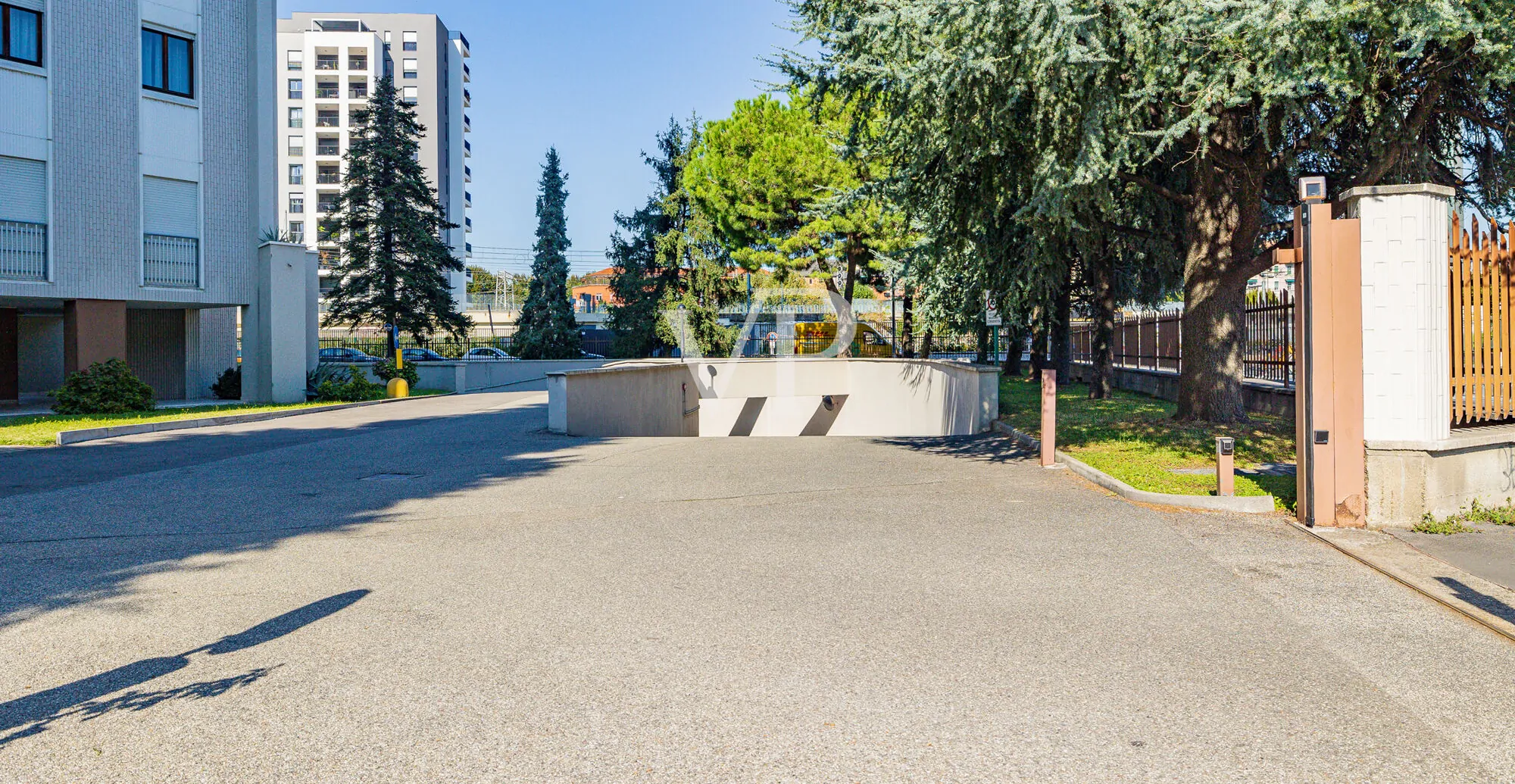 Apartamento de cuatro habitaciones más dos baños, sótano y garaje en la zona del Greco
