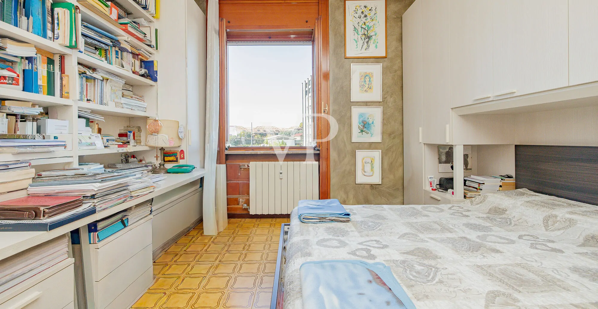 Apartamento de cuatro habitaciones más dos baños, sótano y garaje en la zona del Greco