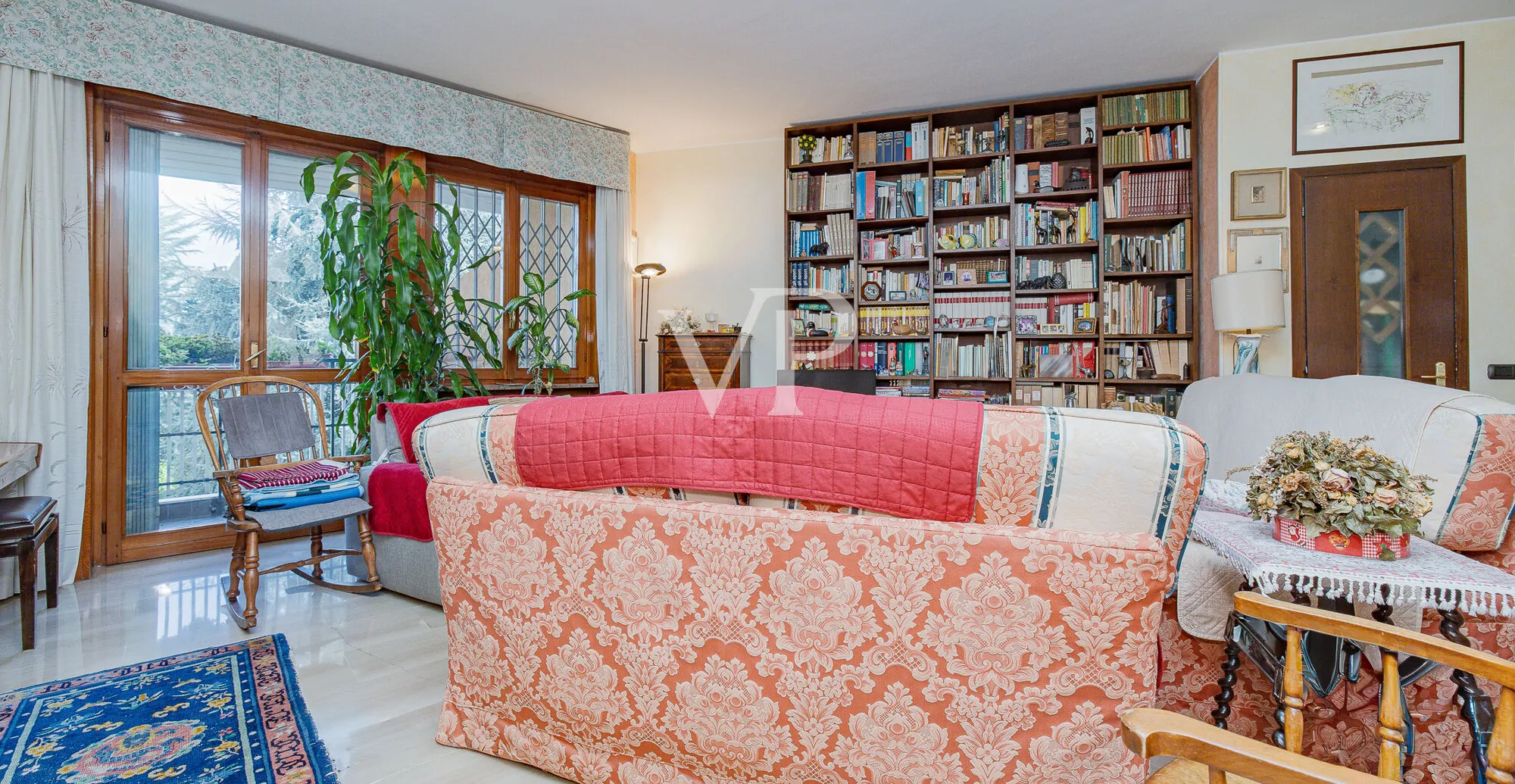 Apartamento de cuatro habitaciones más dos baños, sótano y garaje en la zona del Greco