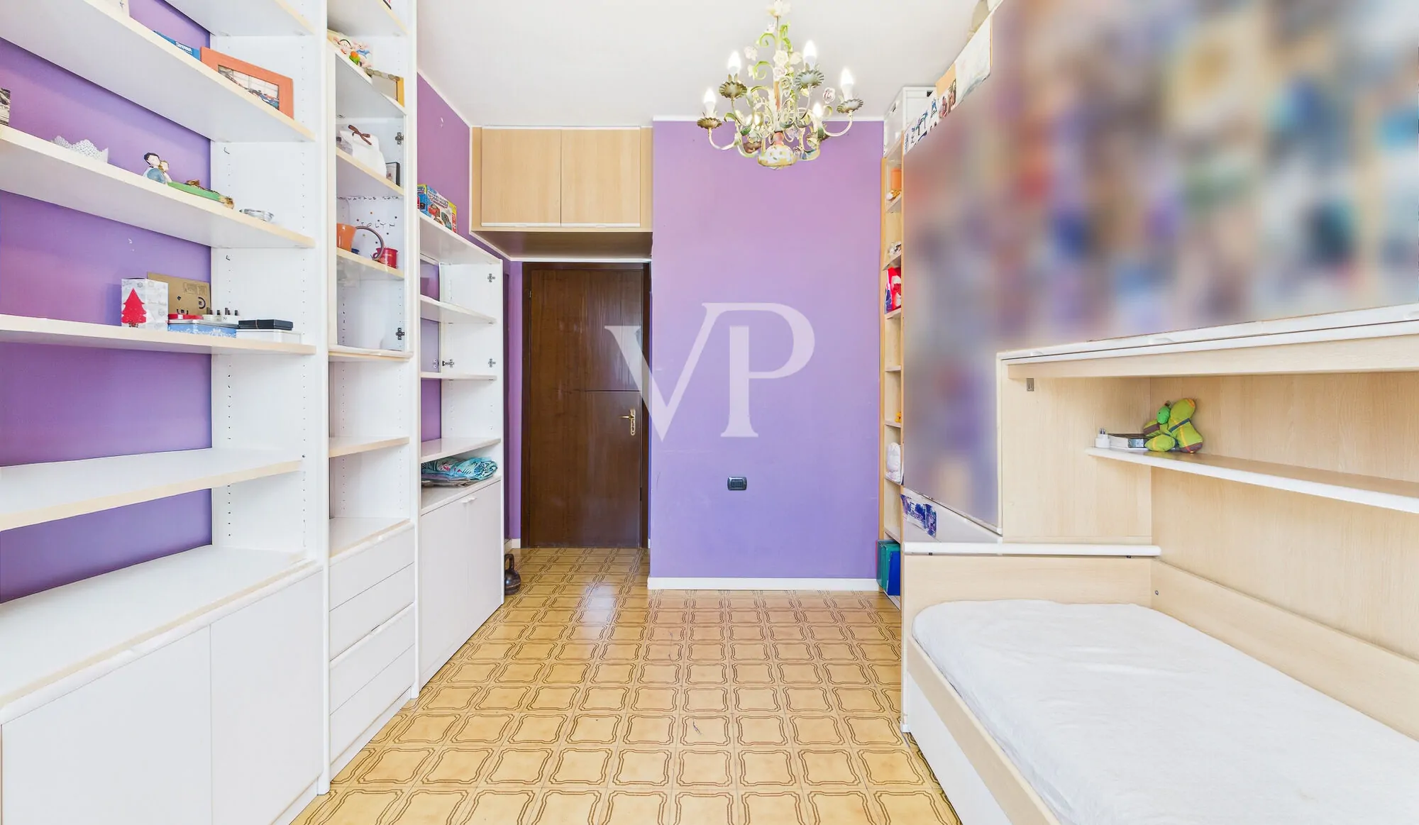 Apartamento de cuatro habitaciones más dos baños, sótano y garaje en la zona del Greco