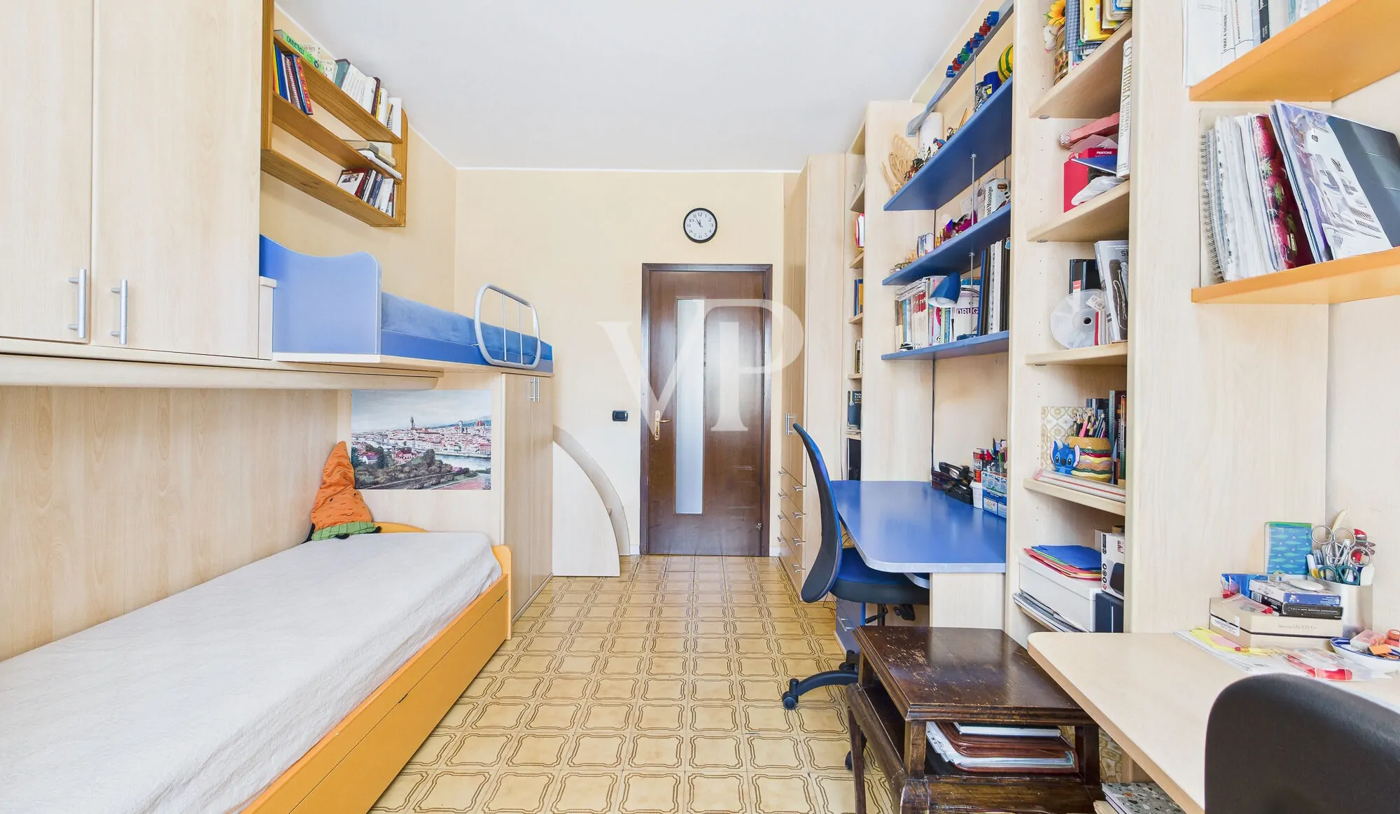 Apartamento de cuatro habitaciones más dos baños, sótano y garaje en la zona del Greco