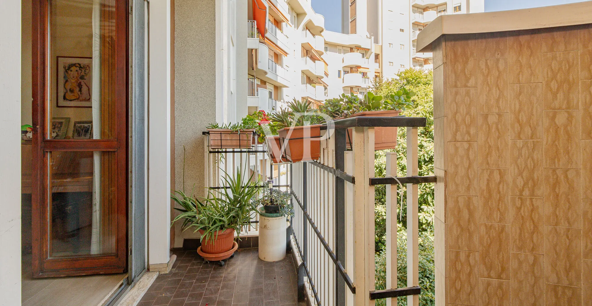 Apartamento de cuatro habitaciones más dos baños, sótano y garaje en la zona del Greco