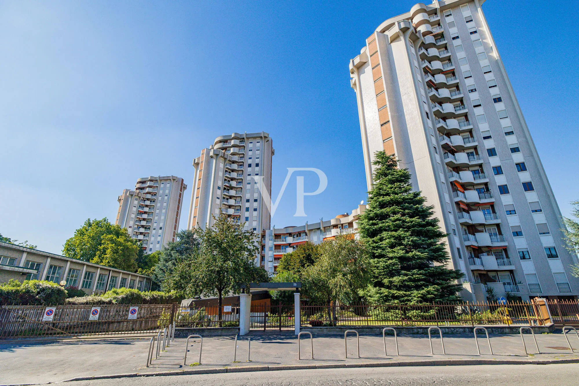 Quadrilocale oltre doppi servizi, cantina e box in zona Greco