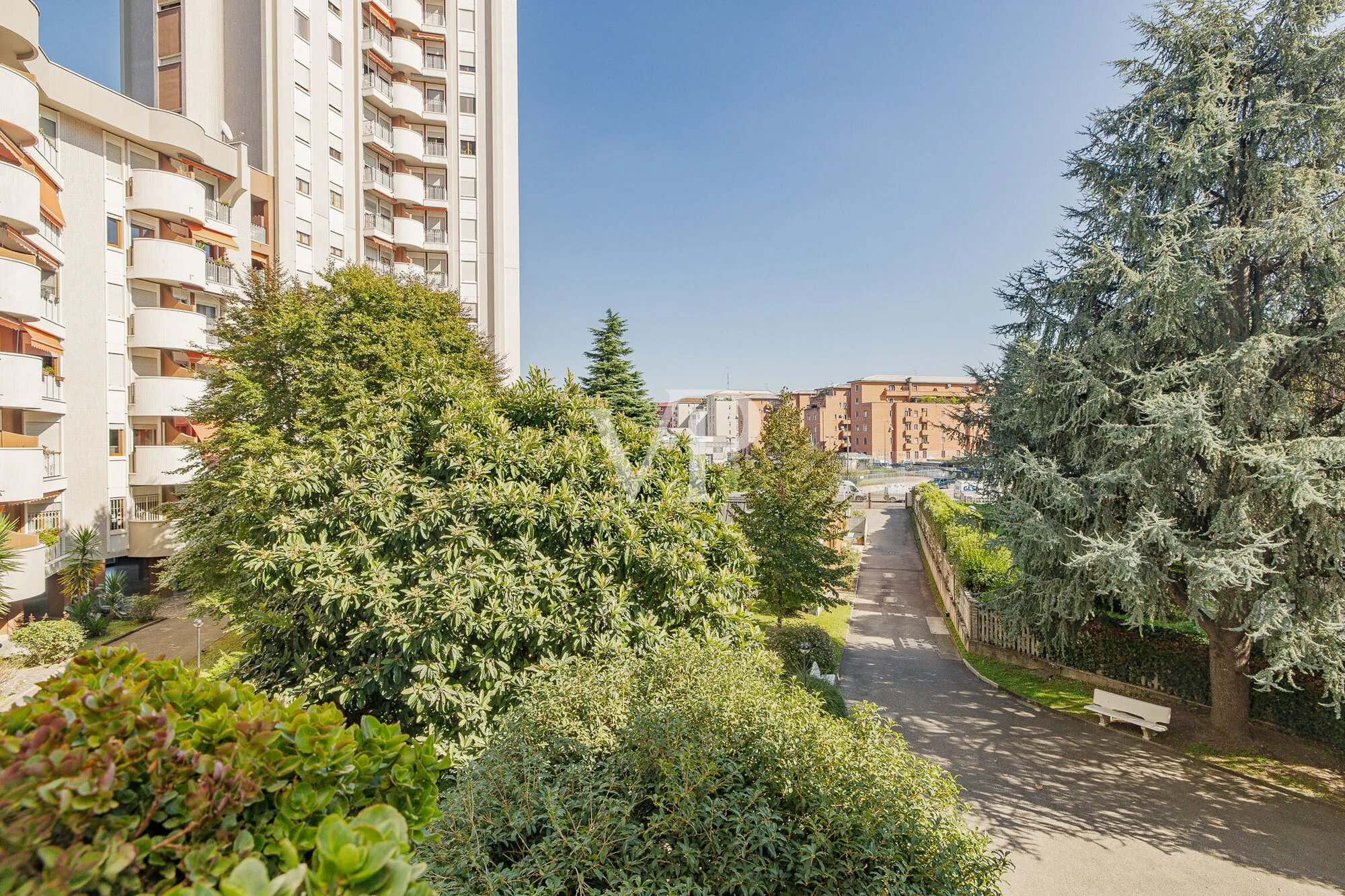 Quadrilocale oltre doppi servizi, cantina e box in zona Greco
