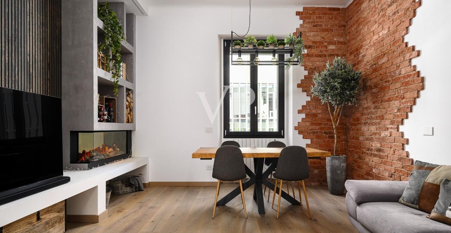 Elegante, fein renovierte Vier-Zimmer-Wohnung - hohe Etage