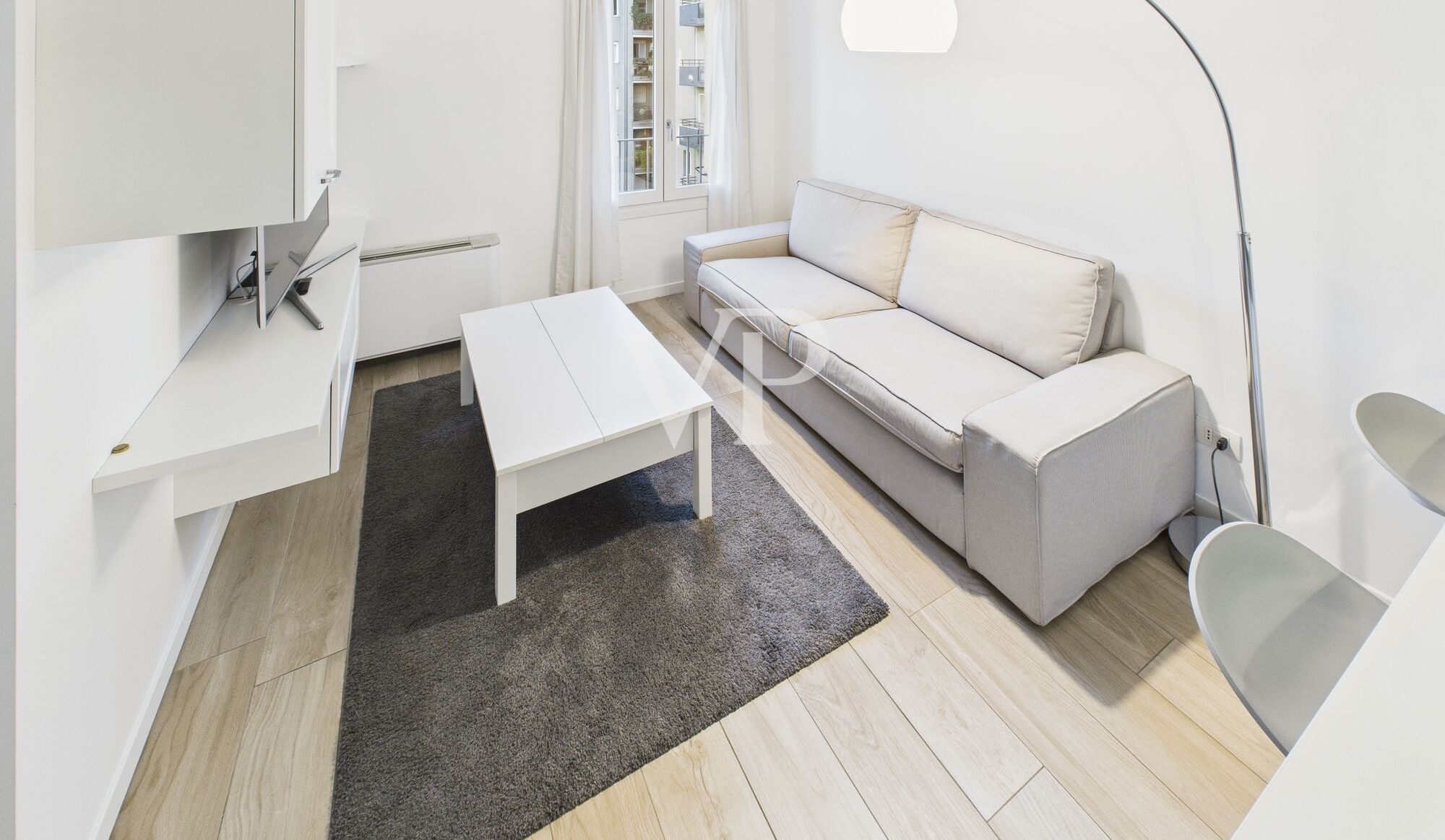 Moderne, möblierte Dreizimmerwohnung mit kleiner Terrasse in der obersten Etage