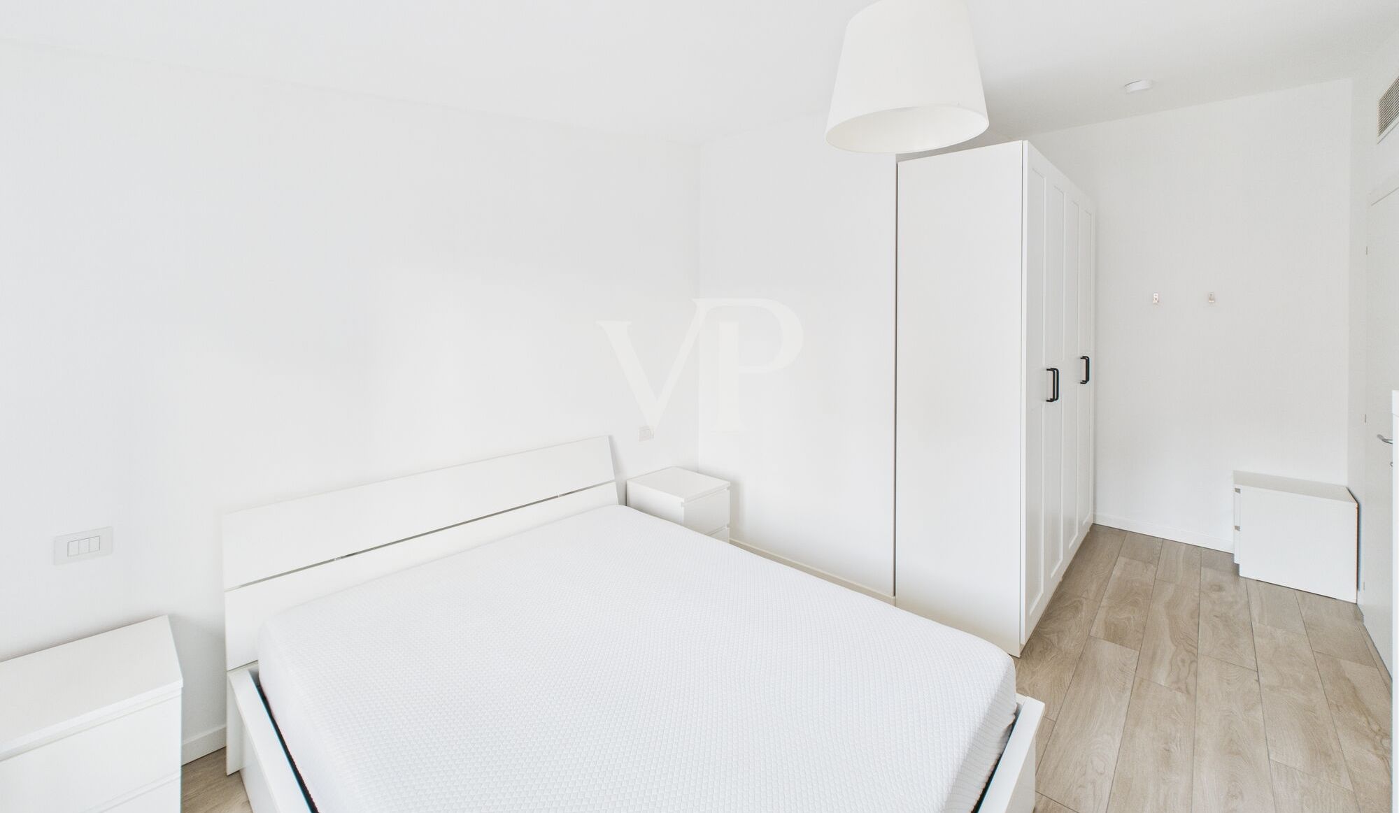 Moderne, möblierte Dreizimmerwohnung mit kleiner Terrasse in der obersten Etage
