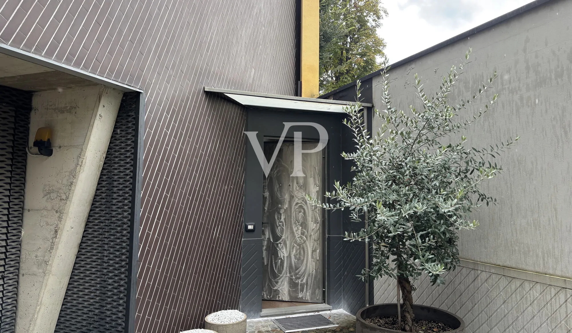 Exclusivo loft en excelente estado con entrada independiente y terraza - zona Fondazione Prada