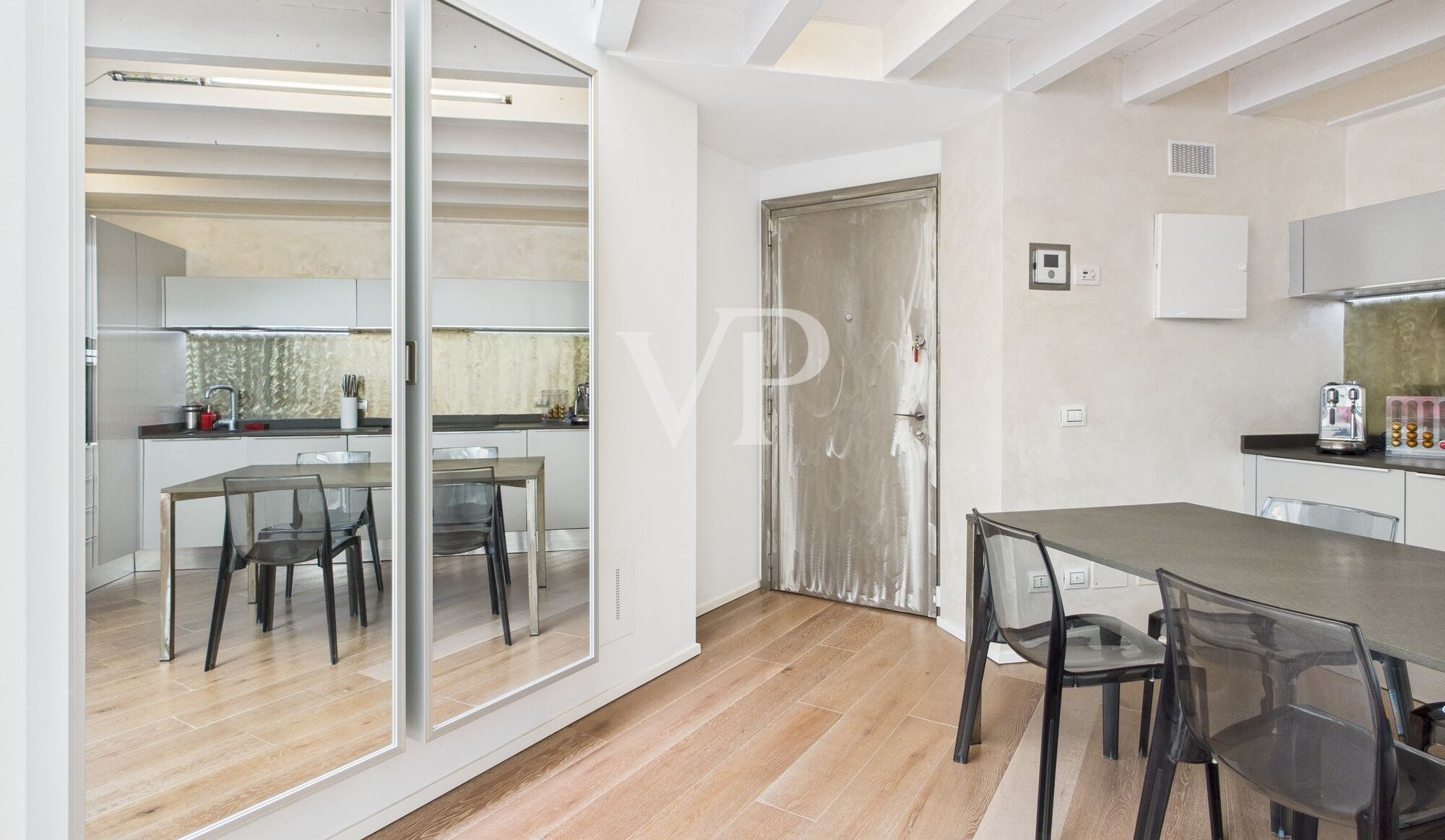 Exklusives Loft in ausgezeichnetem Zustand mit separatem Eingang und Terrasse - Gegend Fondazione Prada