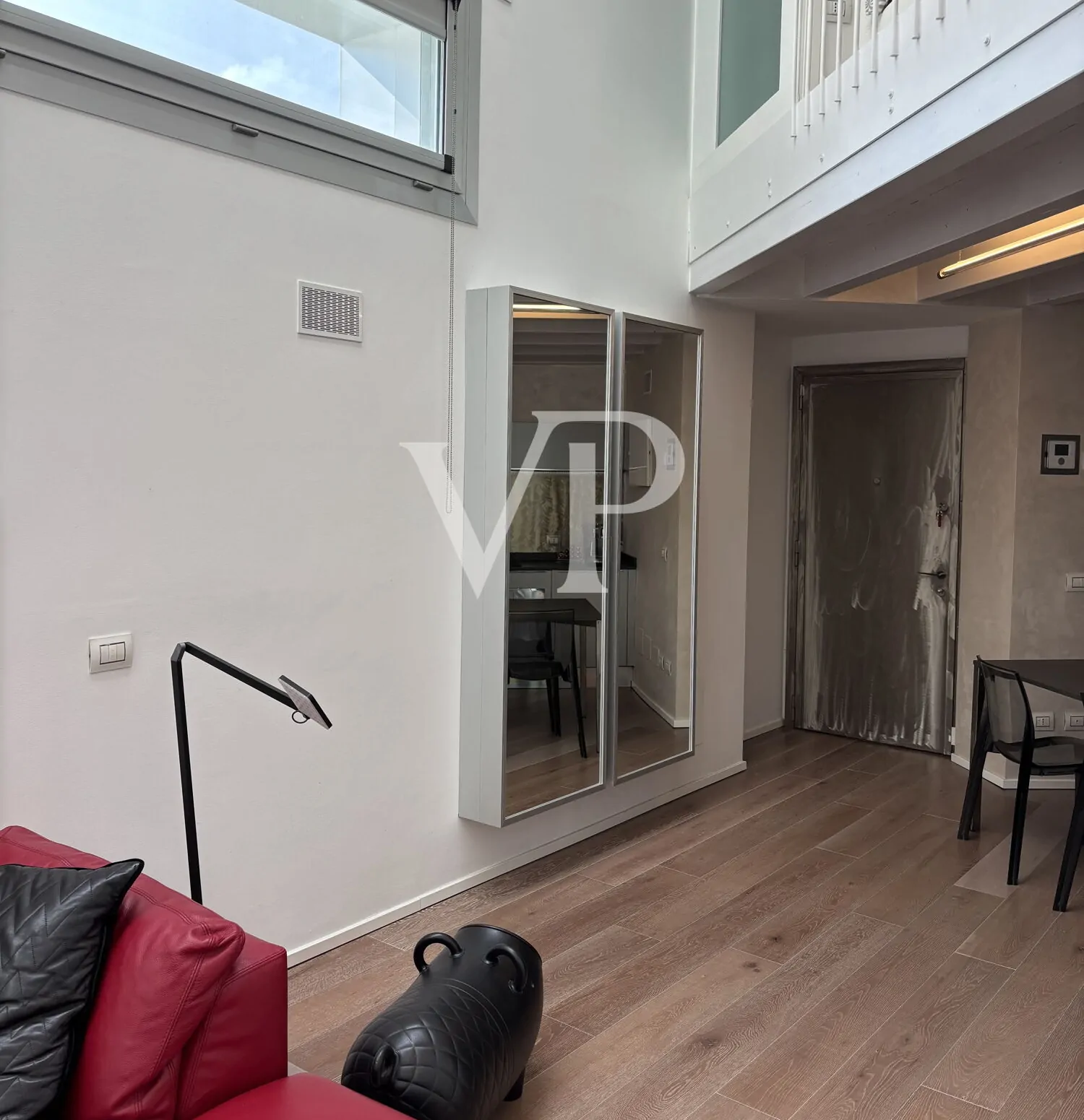 Exclusivo loft en excelente estado con entrada independiente y terraza - zona Fondazione Prada