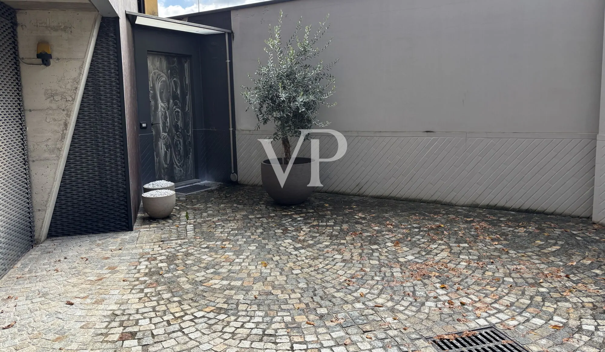 Exclusivo loft en excelente estado con entrada independiente y terraza - zona Fondazione Prada