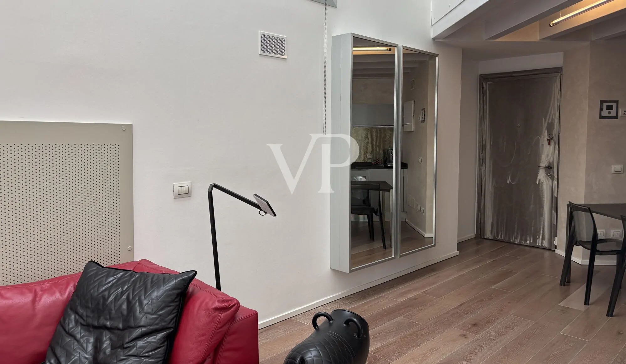 Exclusivo loft en excelente estado con entrada independiente y terraza - zona Fondazione Prada